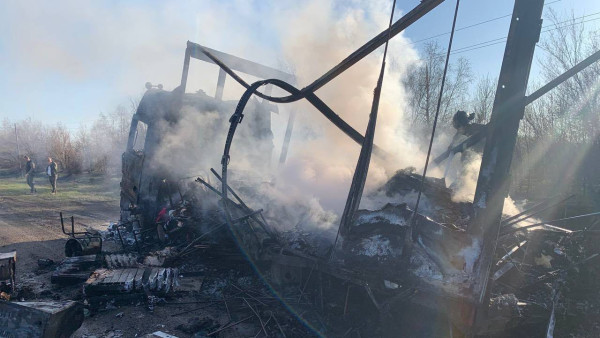 16 апреля на трассе в Самарской области загорелась фура