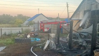В ночь на 3 августа в Самарской области сгорели жилой дом и машина
