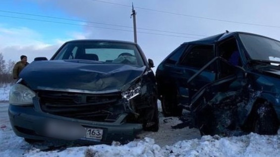 В Самарской области госпитализировали троих участников крупного ДТП