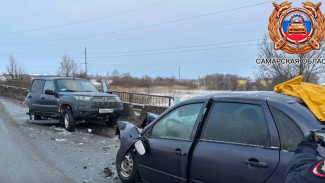 В жестком ДТП под Самарой 1 января погиб водитель Lada Kalina