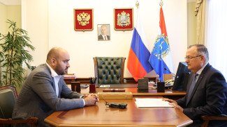 Вячеслав Федорищев провел встречу с руководителем Самарской областной станции переливания крови Сергеем Кузнецовым