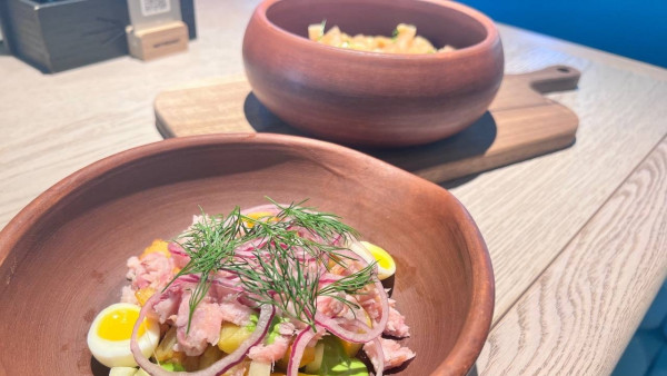 Готовые салаты в магазине: на что обратить внимание самарцам при выборе, чтобы не отравиться