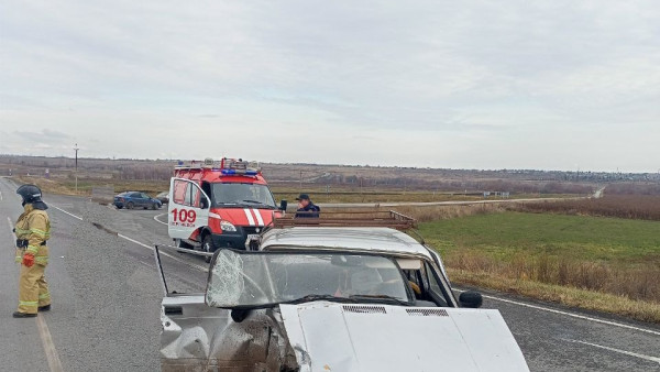 20 октября на трассе под Самарой Камаз "смял" Жигули