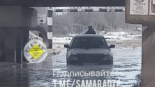 Выезд из города ушел под воду в Самарской области