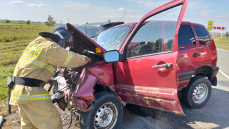 На трассе в Самарской области в лобовом ДТП погибла женщина