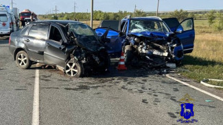 В лобовом столкновении под Самарой пострадали два ребенка