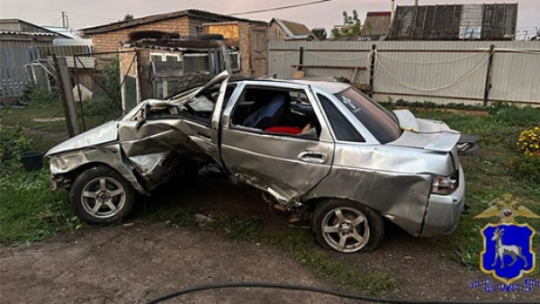 В Самарской области водитель ВАЗ 21103 вылетел в кювет