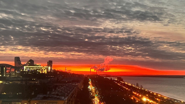 Самарцы засняли термоядерный закат 9 декабря
