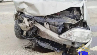 В Самаре молодой водитель проехал на запрещающий знак и устроил ДТП