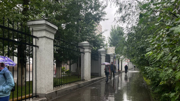 Как правильно подобрать дождевик для сезона 2025