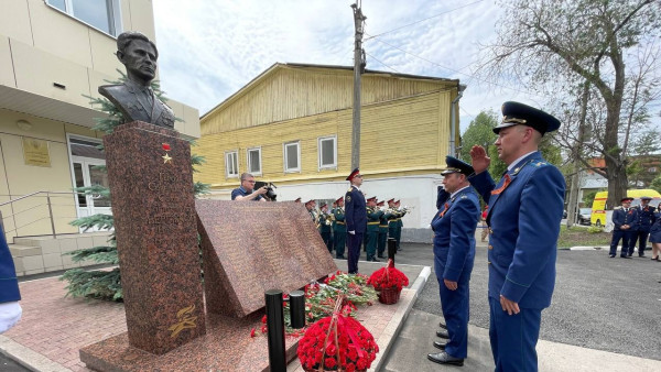 В Самаре открыли памятник работникам прокуратуры