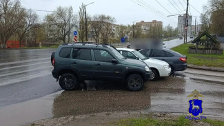 Под Самарой 11-летний ребенок и женщина пострадали в ДТП при столкновении 3 автомобилей 