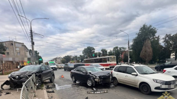 В Самаре произошла тройная авария в Кировском районе