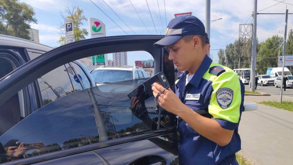 В Самаре проходит масштабный рейд по контролю тонировки автомобилей