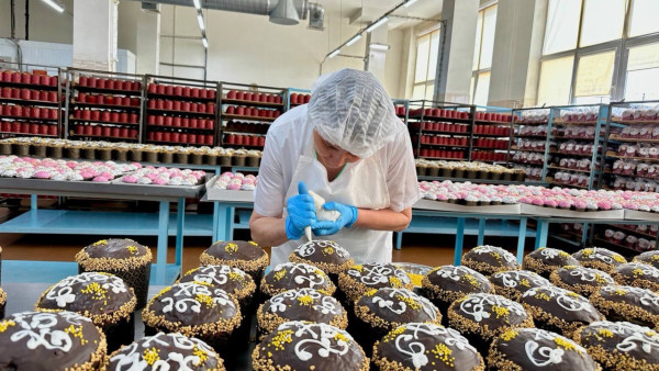 Самарцам показали процесс создания куличей на Самарском БКК 