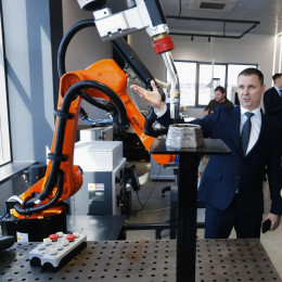 Вячеслав Федорищев поручил в 2026 году в самарских школах открыть  41 инженерный класс «Российские технологии»