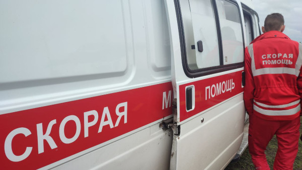 Самарские росгвардейцы помогли медикам спустить лежачего пациента