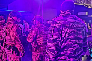 Появилось видео облавы полиции и ОМОН в самарском увеселительном заведении 