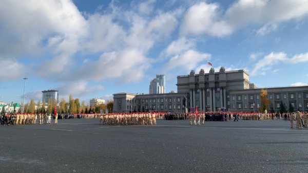 В Самаре на пл. Куйбышева прошел смотр школьных парадных расчетов