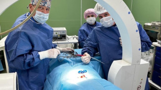 Самарские хирурги впервые в России провели уникальную операцию на позвоночнике