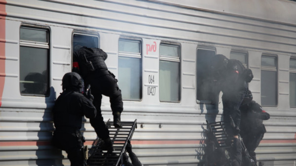 Под Самарой силовики провели штурм поезда