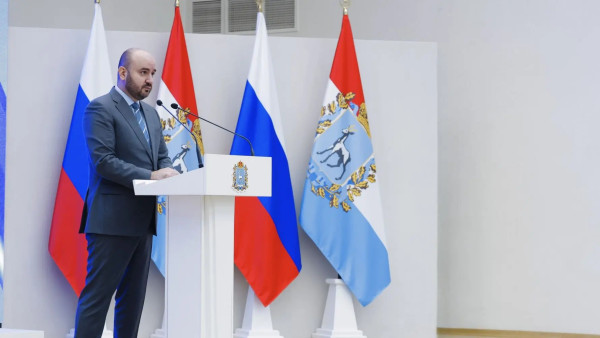 В Самаре в День Конституции РФ Вячеслав Федорищев вручил госнаграды жителям