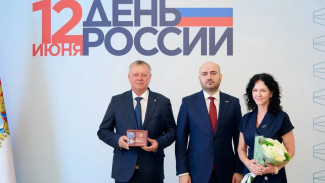В Самаре Вячеслав Федорищев вручил госнаграды ко Дню России