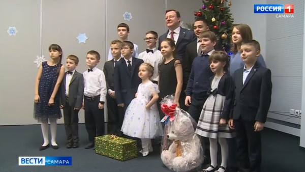 В Самарском дворце спорта собрались семьи защитников отечества и волонтеры