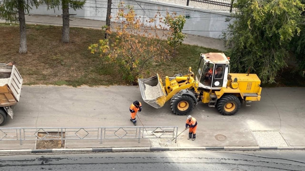 В Самаре убрали деревья вдоль тротуаров у «Локомотива» и жд вокзала