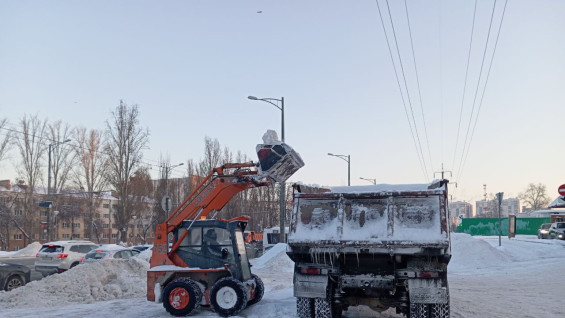 В Самаре коммунальщики вывезли более 8 тысяч тонн снега за сутки