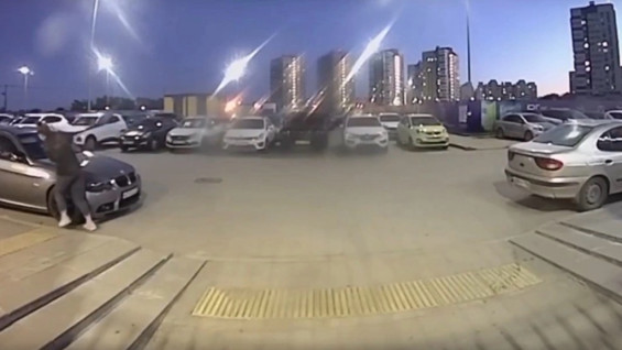 В Самаре осудили 21-летнюю девушку, которая в пьяном угаре разбила иномарку детским самокатом