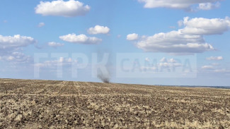 Под Самарой торнадо ворвался на поля