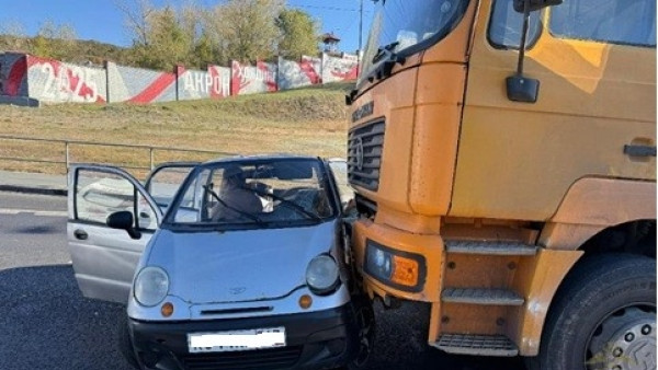 В Самаре в массовом ДТП пострадали два человека