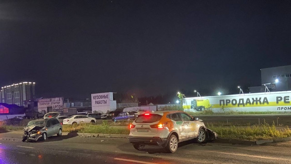 В Самаре водитель LADA попал в больницу после ДТП с каршерингом