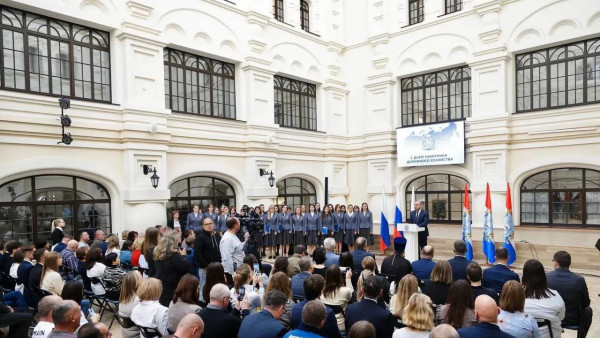 Губернатор Вячеслав Федорищев отметил наградами одних из лучших сотрудников отрасли дорожного хозяйства