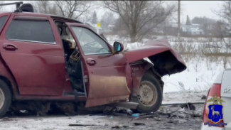 Водитель Ford погиб, 3 человека пострадали в ДТП на встречной полосе под Самарой