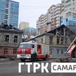 В центре Самары загорелось деревянное здание 
