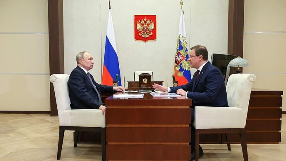 Владимир Путин обсудил с Дмитрием Азаровым нацпроекты и переселение граждан из аварийного жилья