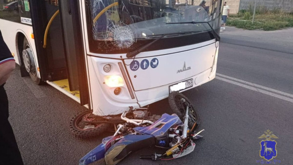 В Тольятти несовершеннолетний мотоциклист и его пассажир чудом остались живы после столкновения с автобусом