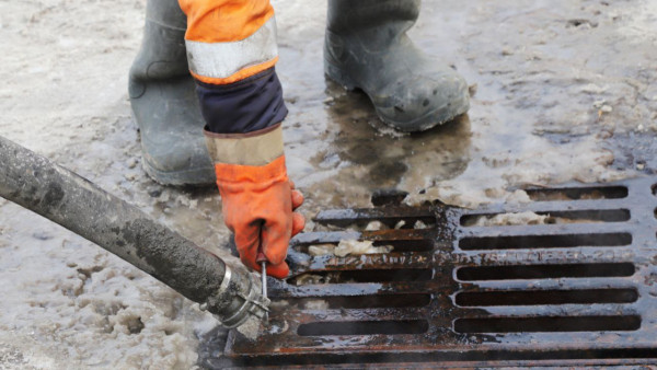 На перекрестке Кирова и Карла Маркса в Самаре отремонтировали ливневку 