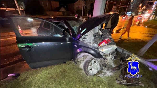 Автомобиль всмятку: сотрудники полиции работали на месте жесткой аварии в Самаре