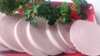 Врач предупредила о скрытой опасности колбасы для жителей Самарской области