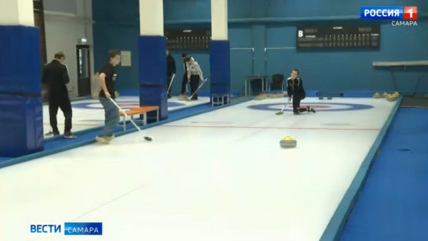 Дмитрий Азаров встретился с подростками, оставшимися без попечения родителей и их наставниками