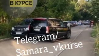 В Самаре пьяная женщина на Cadillac Escalade таранила припаркованные автомобили