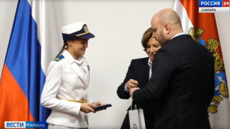 14-летней Руслане Салахутдиновой из Самарской области вручена медаль Совета Федерации «За проявленное мужество» 