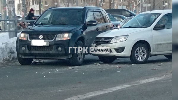 ДТП легковушек парализовало Московское шоссе в Самаре