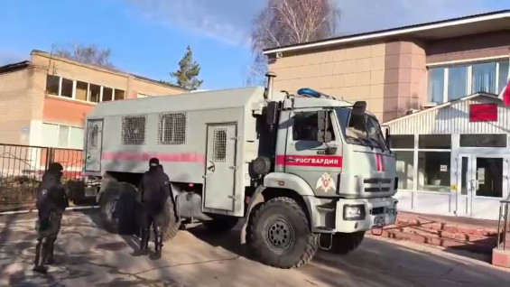 Росгвардия оцепила суд в момент вынесения приговора иноагенту Ладе-Русь Пеуновой*