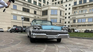 Призрак из 1959 года: в Самаре на улице случайно припарковали редчайший "Ford Fairlane 500"