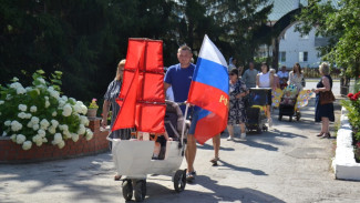 В День семьи, любви и верности 2024 под Самарой провели парад детских колясок