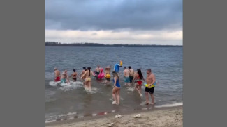 В Самаре на Волге 16 ноября состоялись массовые купания 